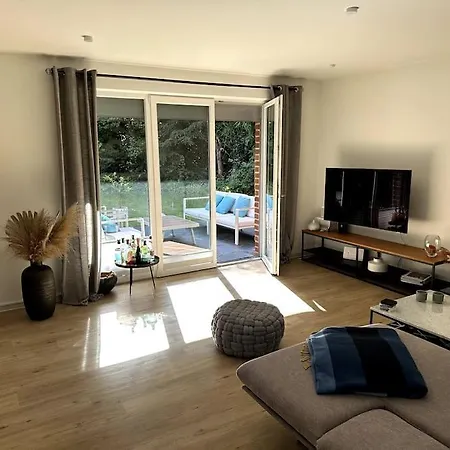 Ferienwohnung Alstertraum Mit Garten Und Priv. Wasserzugang